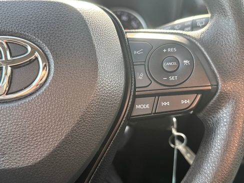 Used 2021 Toyota RAV4 LE image 20