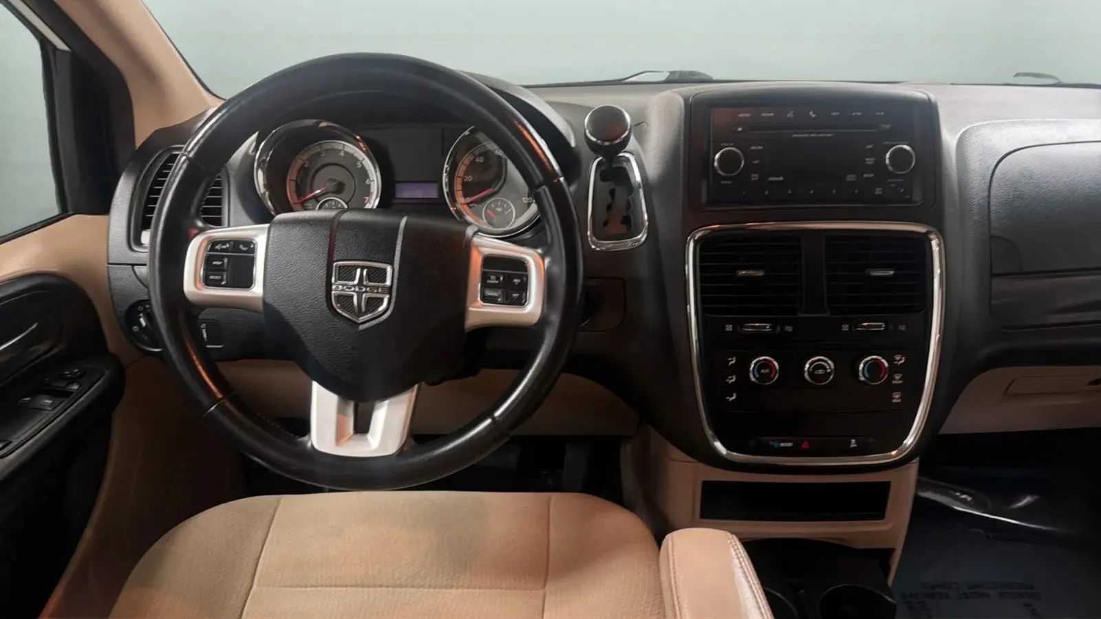 Used 2015 Dodge Grand Caravan American Value Package w/ UConnect Hands-Free Group FWD image 10