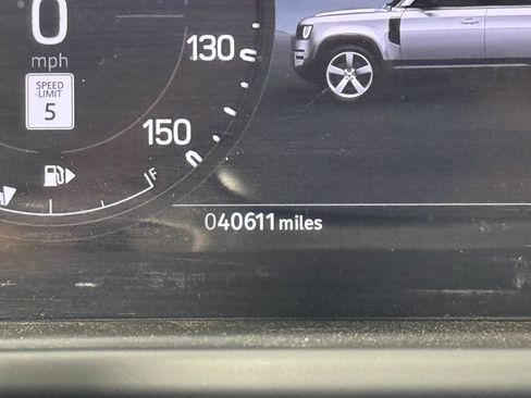 Used 2024 Land Rover Defender 110 S image 29