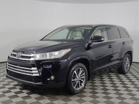 Used 2018 Toyota Highlander XLE image 9