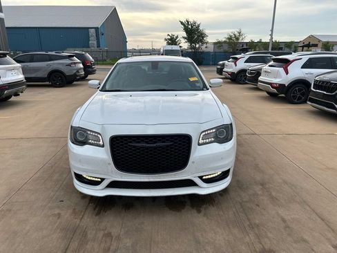 Used 2022 Chrysler 300 Touring L w/ Popular Equipment Group RWD image 5