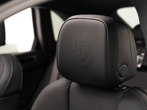 Certified 2026 Porsche Macan AWD/4WD image 18