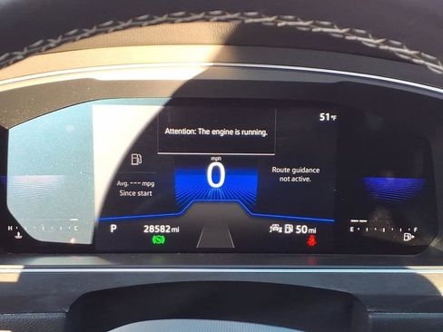 Used 2022 Volkswagen Tiguan SE w/ Panoramic Sunroof Package image 14