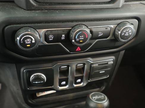 Certified 2019 Jeep Wrangler Sport image 22