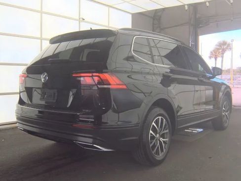 Used 2019 Volkswagen Tiguan SE w/ Panoramic Sunroof Package FWD image 2