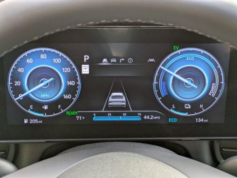 Certified 2025 Hyundai Elantra SEL FWD image 24