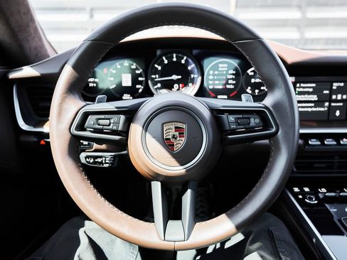 Used 2020 Porsche 911 Carrera 4S w/ Premium Package image 45