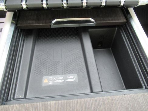 Used 2024 GMC Acadia Denali w/ Super Cruise Package image 24