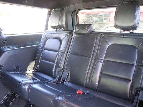 Used 2024 Lincoln Navigator L Premiere 4x4 image 13