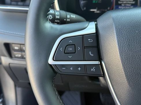 Used 2024 Toyota Highlander Platinum FWD image 17
