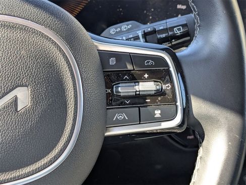 Used 2024 Kia Sorento S image 17