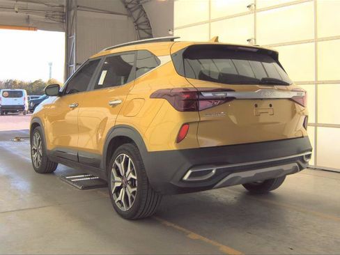 Used 2022 Kia Seltos SX w/ Sunroof Package image 9