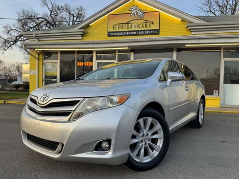 Used 2013 Toyota Venza XLE image 1