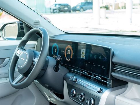 Certified 2025 Hyundai Kona SE image 11