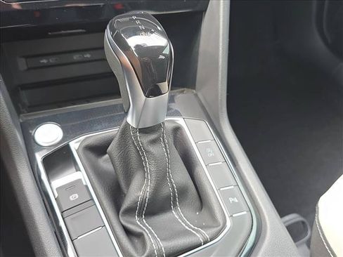 New 2026 Volkswagen Taos SE FWD image 18