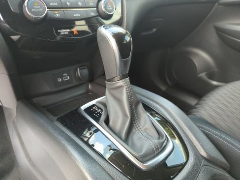 Used 2018 Nissan Rogue SV FWD image 41