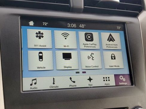 Used 2017 Ford Fusion SE w/ Fusion SE Technology Package image 28