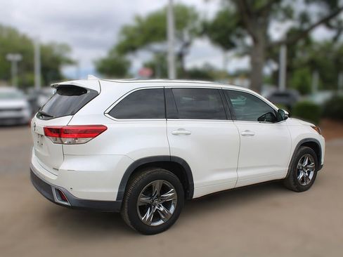 Used 2019 Toyota Highlander Limited Platinum FWD image 6