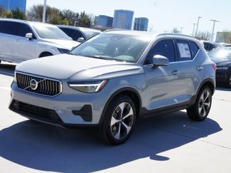 New 2025 Volvo XC40 B5 Core w/ Protection Package Premier video 2