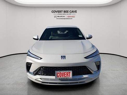 New 2026 Buick Envista Avenir image 2