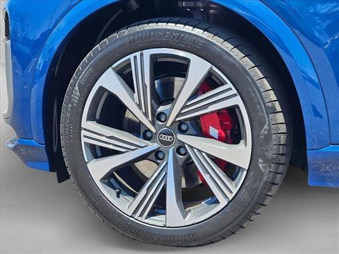 Used 2025 Audi SQ6 e-tron Premium Plus w/ Premium Plus AWD/4WD image 28