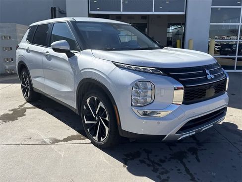 Used 2024 Mitsubishi Outlander SE image 6