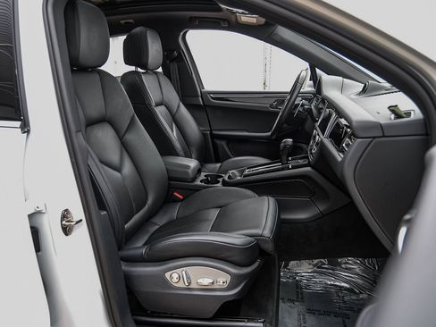 Used 2024 Porsche Macan AWD/4WD image 49