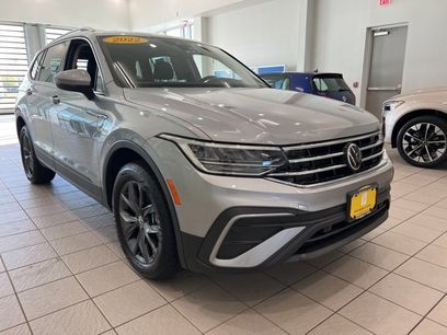 Used 2022 Volkswagen Tiguan SE w/ Panoramic Sunroof Package