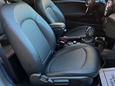 Used 2022 MINI Cooper 2-Door Hardtop image 14