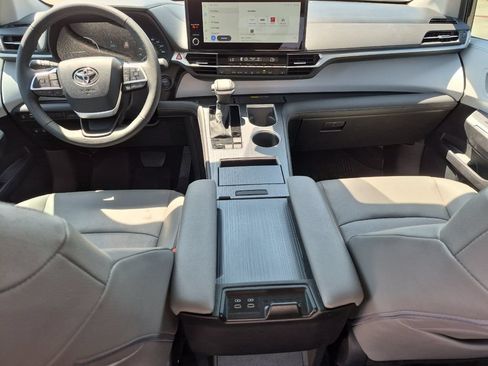Certified 2026 Toyota Sienna XLE FWD image 13