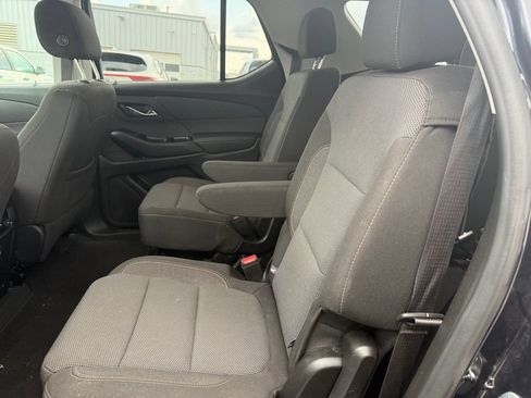 Used 2020 Chevrolet Traverse LT FWD image 16