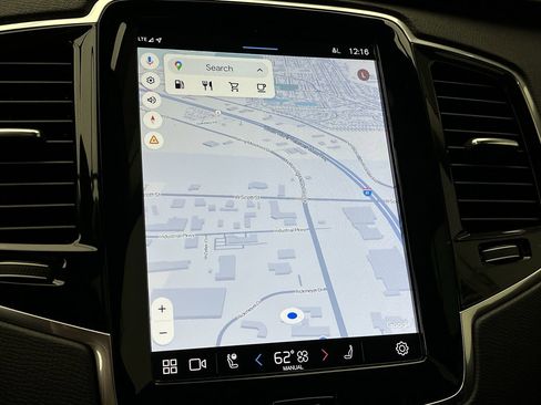 Used 2023 Volvo XC90 B6 Plus image 5