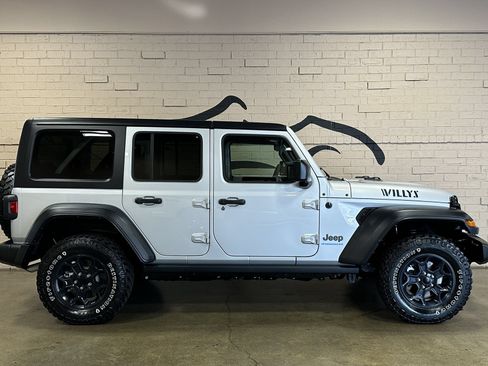 Used 2023 Jeep Wrangler Unlimited AWD/4WD image 3