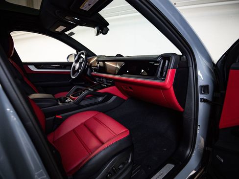 New 2026 Porsche Cayenne E-Hybrid Coupe AWD/4WD image 28
