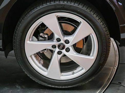 Certified 2025 Audi Q5 Premium AWD/4WD image 11