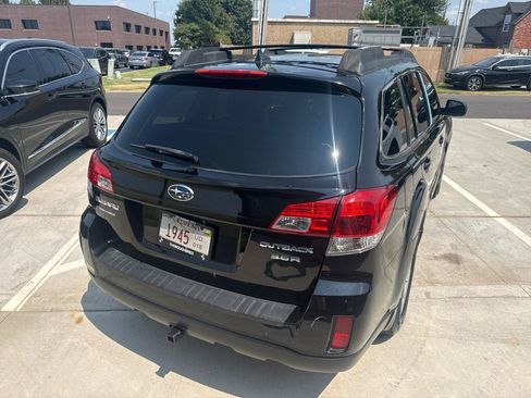 Used 2013 Subaru Outback 3.6R Limited w/ Moonroof Pkg AWD/4WD image 11