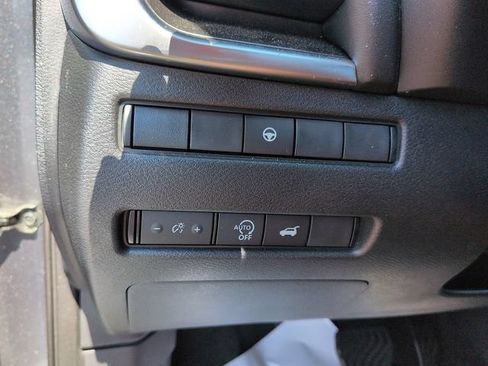Used 2023 Nissan Rogue SV w/ SV Premium B Package FWD image 17
