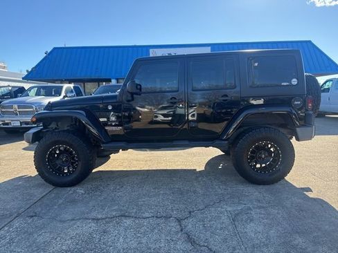 Used 2017 Jeep Wrangler Unlimited Sahara image 7
