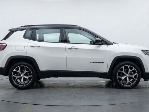 Used 2025 Jeep Compass Limited AWD/4WD image 11