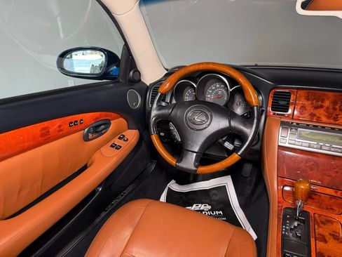 Used 2004 Lexus SC 430 Convertible RWD image 11