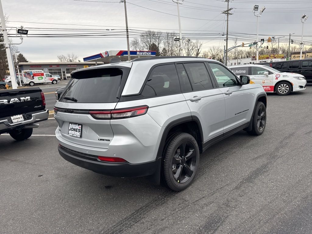 New 2025 Jeep Grand Cherokee Limited w/ Black Appearance Package AWD/4WD image 5