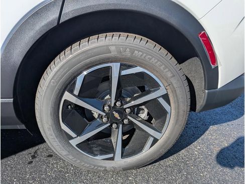 New 2026 Chevrolet Equinox EV LT image 24