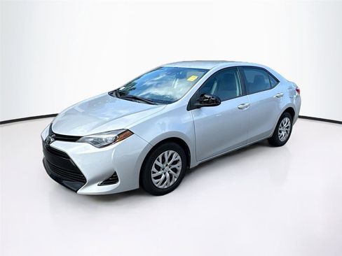 Used 2018 Toyota Corolla LE image 1