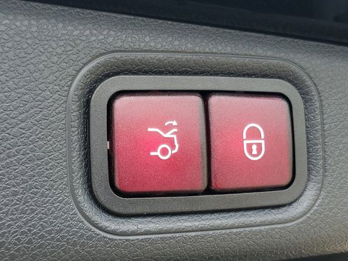 Used 2020 Mercedes-Benz E 350 4MATIC Sedan w/ Driver Assistance Package image 11