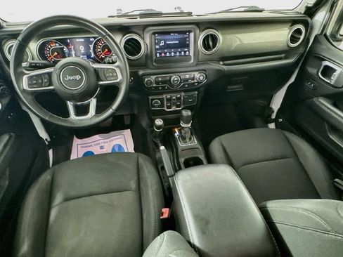 Used 2019 Jeep Wrangler Unlimited Sahara AWD/4WD image 26