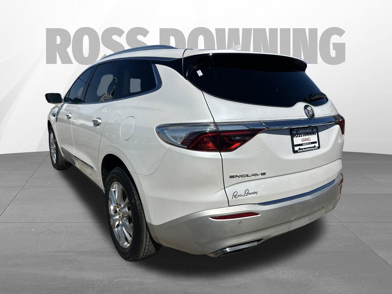 Used 2023 Buick Enclave Essence w/ Experience Buick Package FWD image 6