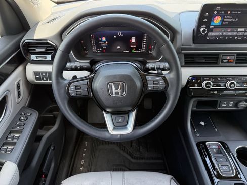 Used 2025 Honda Pilot Elite image 14