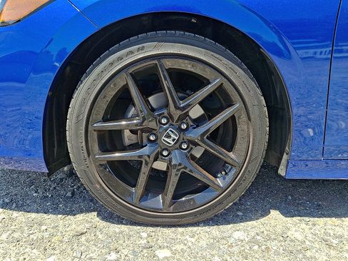 Used 2023 Honda Civic Sport image 9