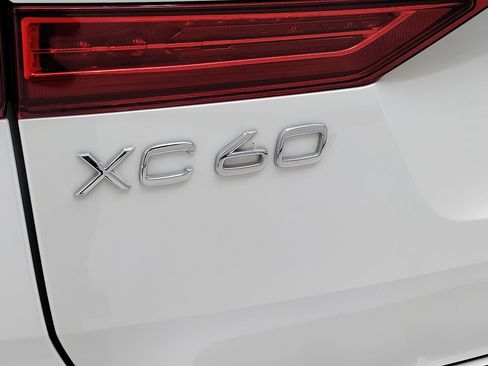 Used 2023 Volvo XC60 B5 Ultimate image 20