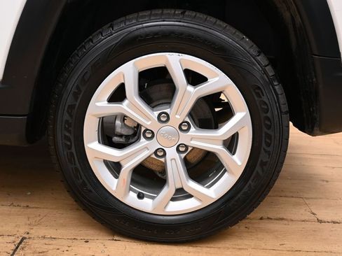 Used 2024 Jeep Compass Latitude AWD/4WD image 12